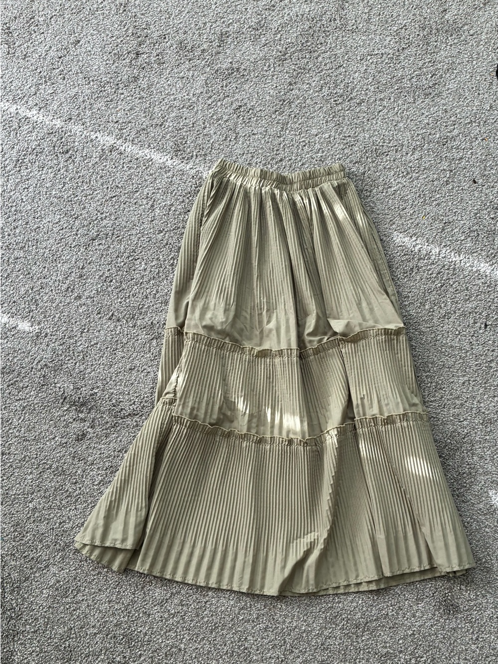 Pleated Tiered Lightweight Midi Skirt in Olive Green
